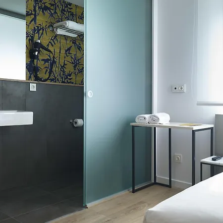 מלון Bide Bide 2*