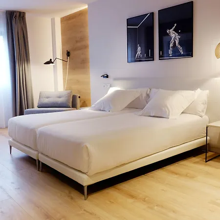 מלון Bide Bide 2*